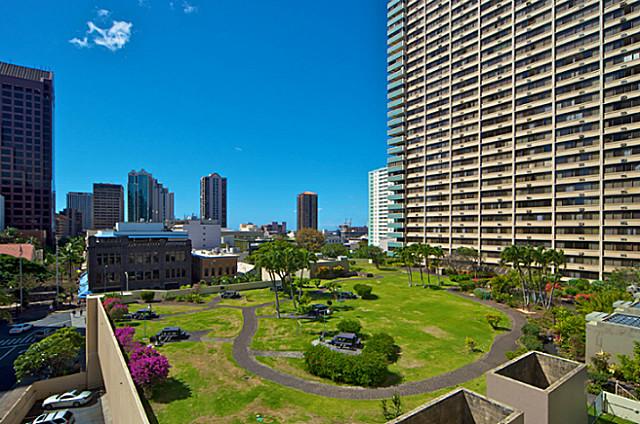 Kukui Plaza